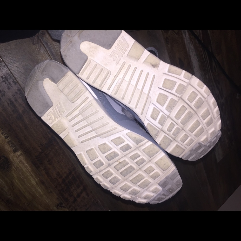 Nike - Picture 2 of 3